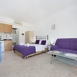 Carrio Sol - Monty's Apartment