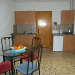 Carrio Sol - Monty's Apartment 4*