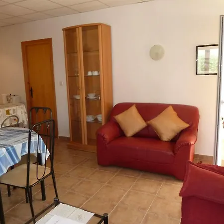 Carrio Sol - Monty's Apartment 4*