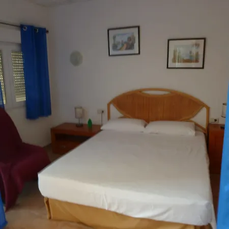 Carrio Sol - Monty's Apartment 4*
